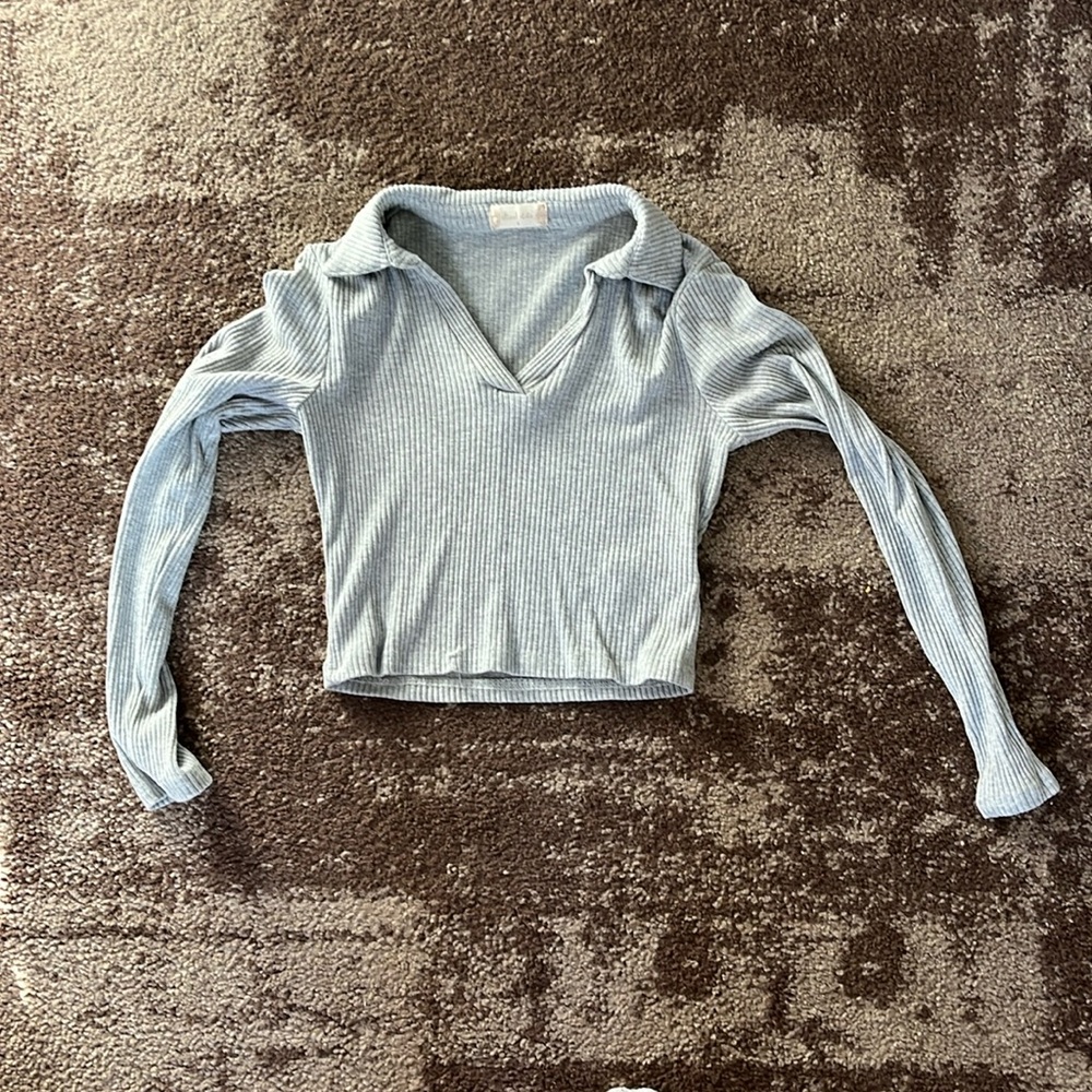 Grey cropped collared top